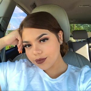 Meet your Posher, Becca